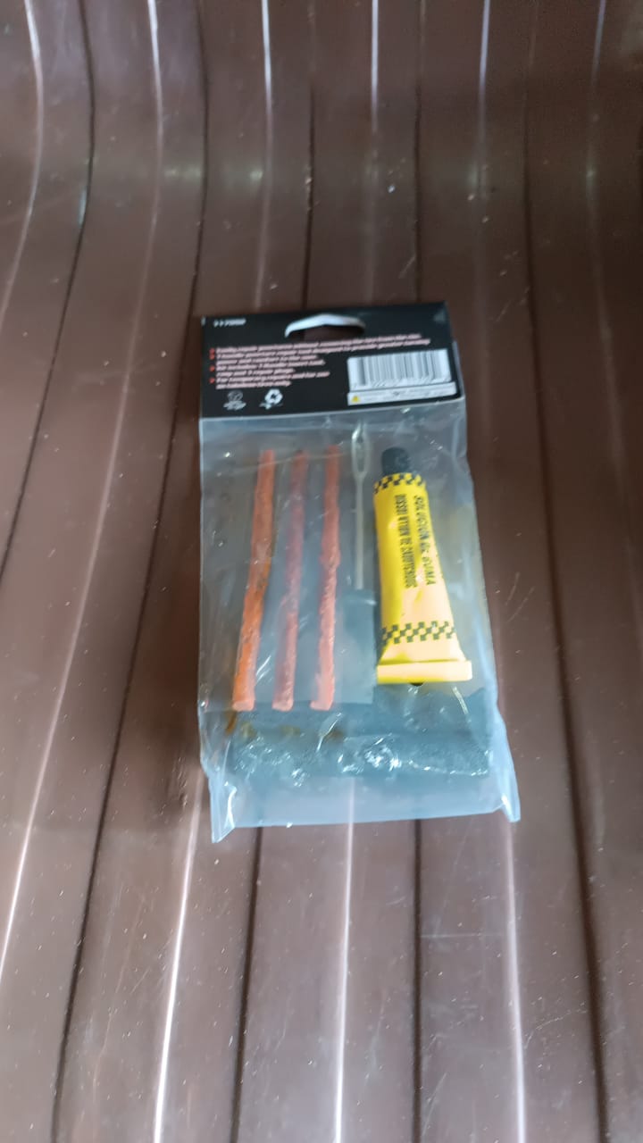 Tyre Puncture Repair Kit with 3 Seal Strips (5 Pcs Set) Tyre Puncture Repair Kit with 3 Seal Strips (5 Pcs Set)